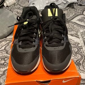 Nike Air Max Navigate Womens size 7.5